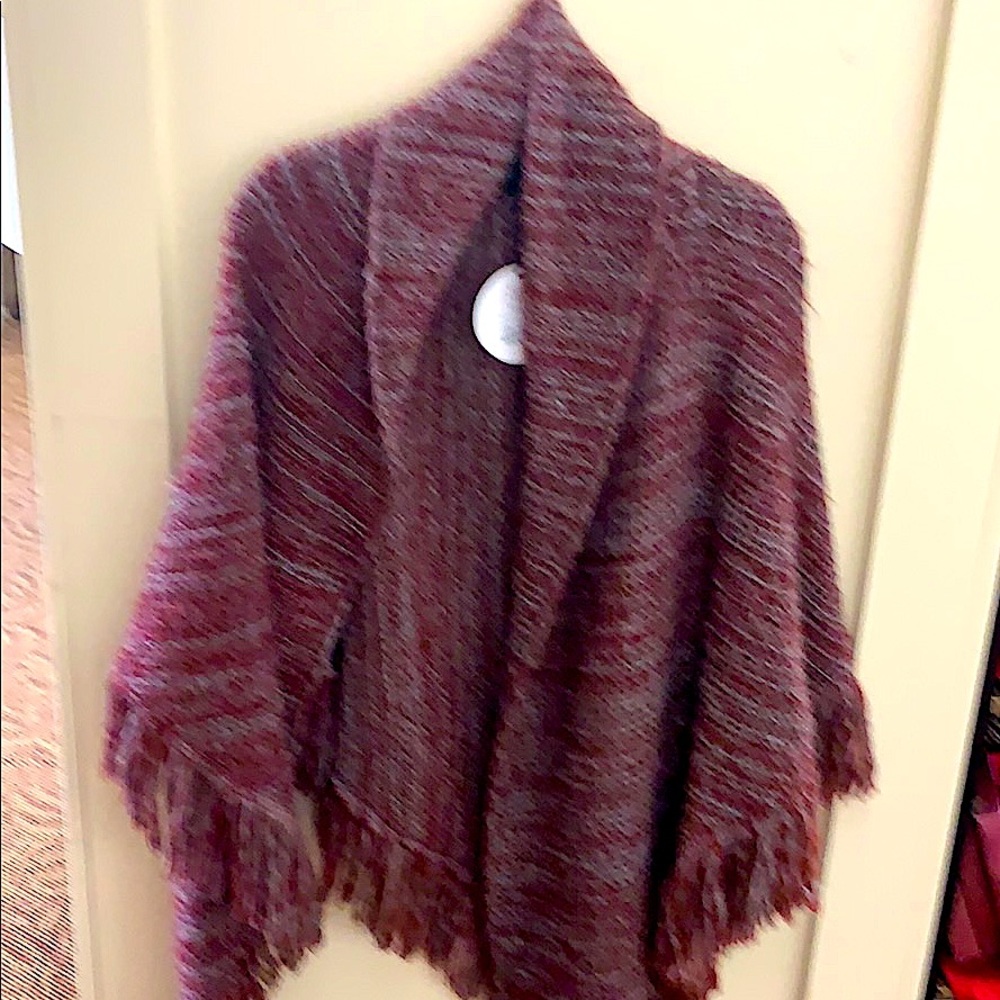 Wine/Gray wrap with fringe bottom